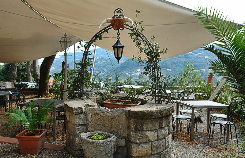 Ein sch&ouml;nes Restaurant im Stadtzentrum von Diano Castello