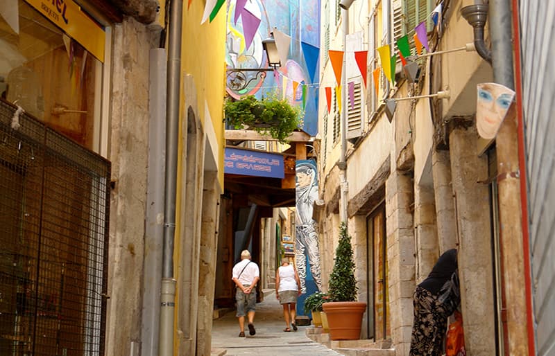 Gasse in Grasse in Cote d'Azur